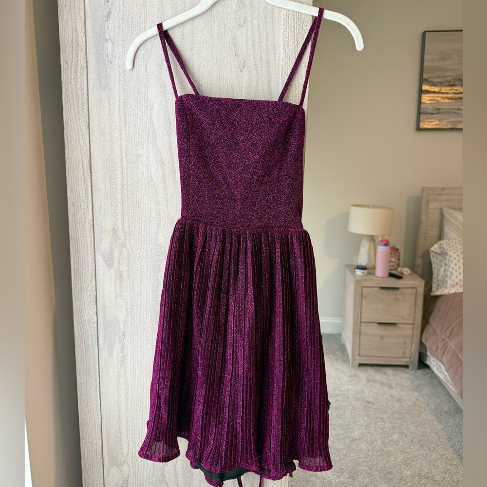 Lulu special occasion dress. Hoco, winter formal, special party. Size small. NWT